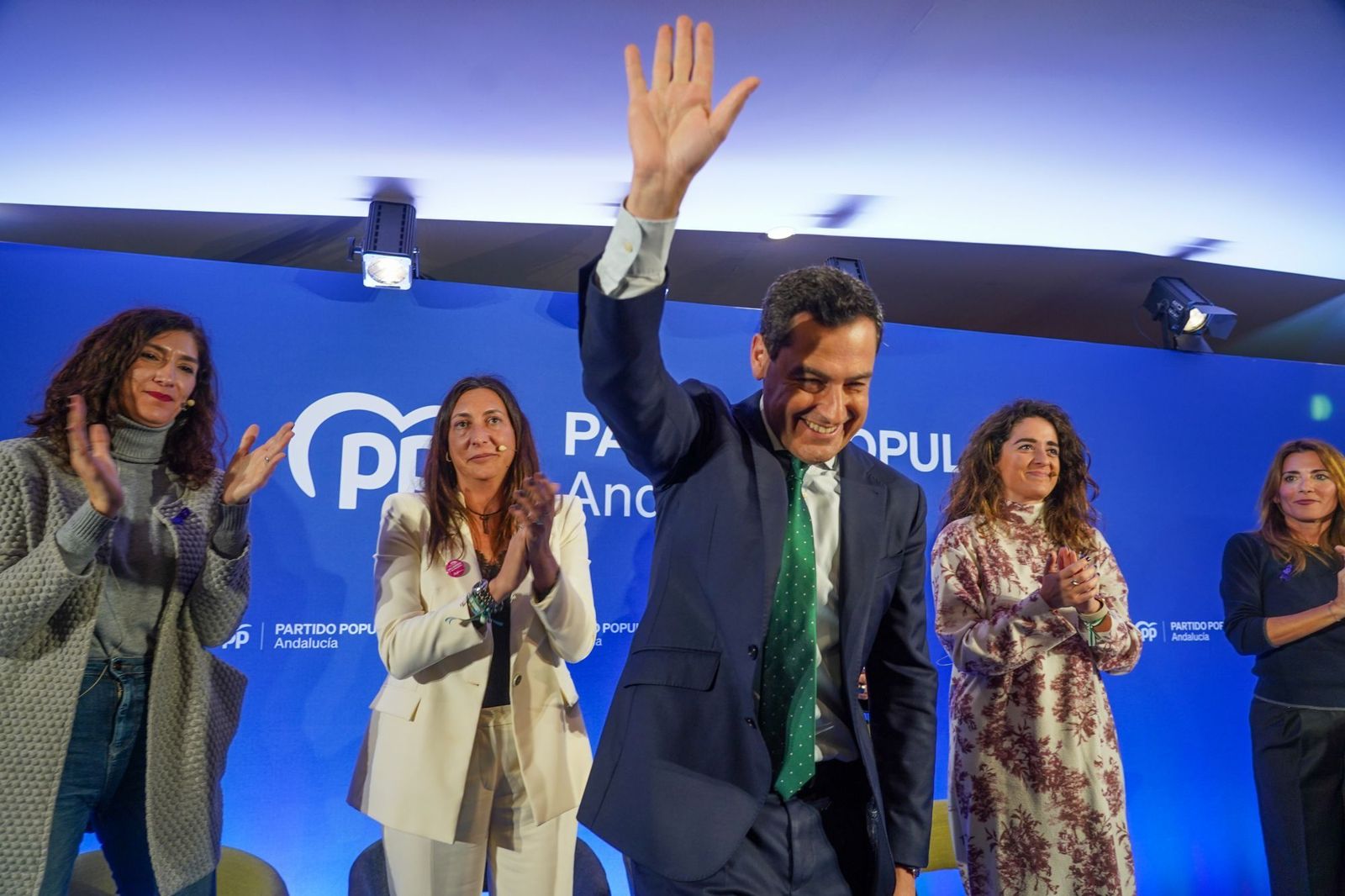El presidente del PP-A, Juanma Moreno, en el acto 'Andalucía lidera en femenino' organizado por el partido con motivo del Día de la Mujer.