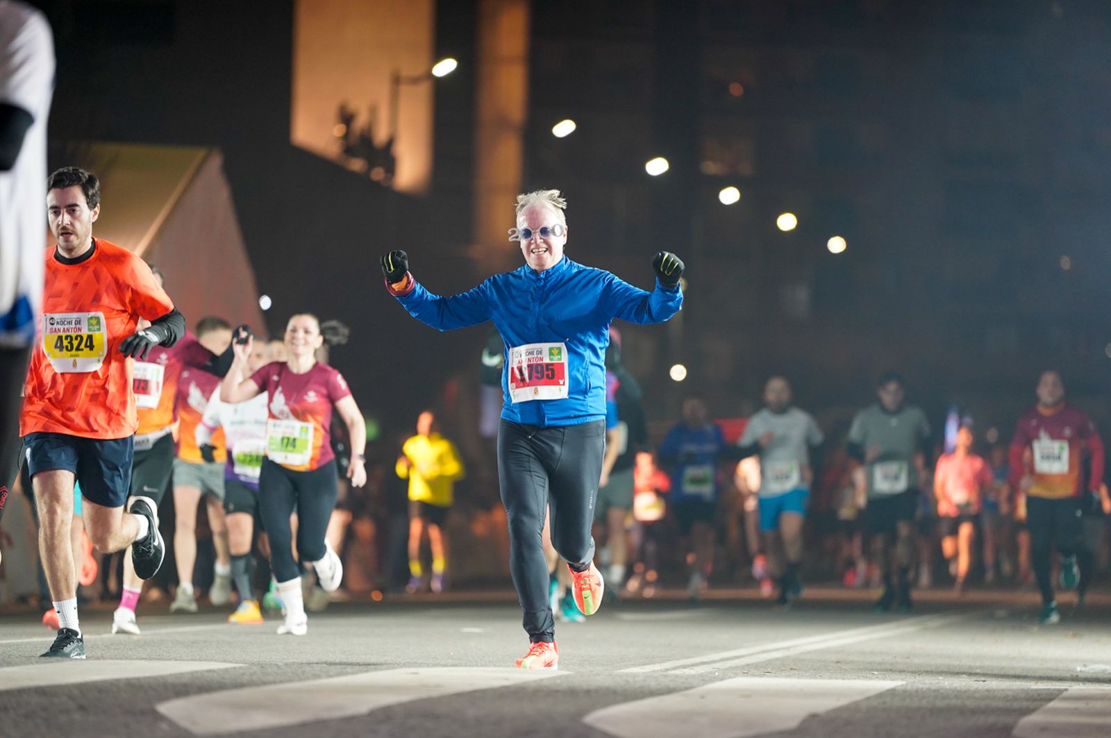 En imágenes: búscate en tu llegada a meta de la Carrera de San Antón 2026 (9)