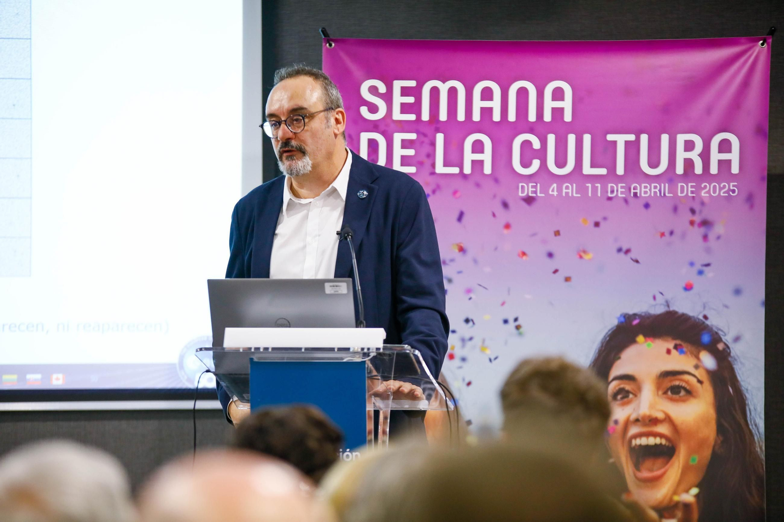 Semana de la Cultura UAL en Fundación Unicaja de Almería con Juan Luis Cano experto en defensa planetaria, en imágenes
