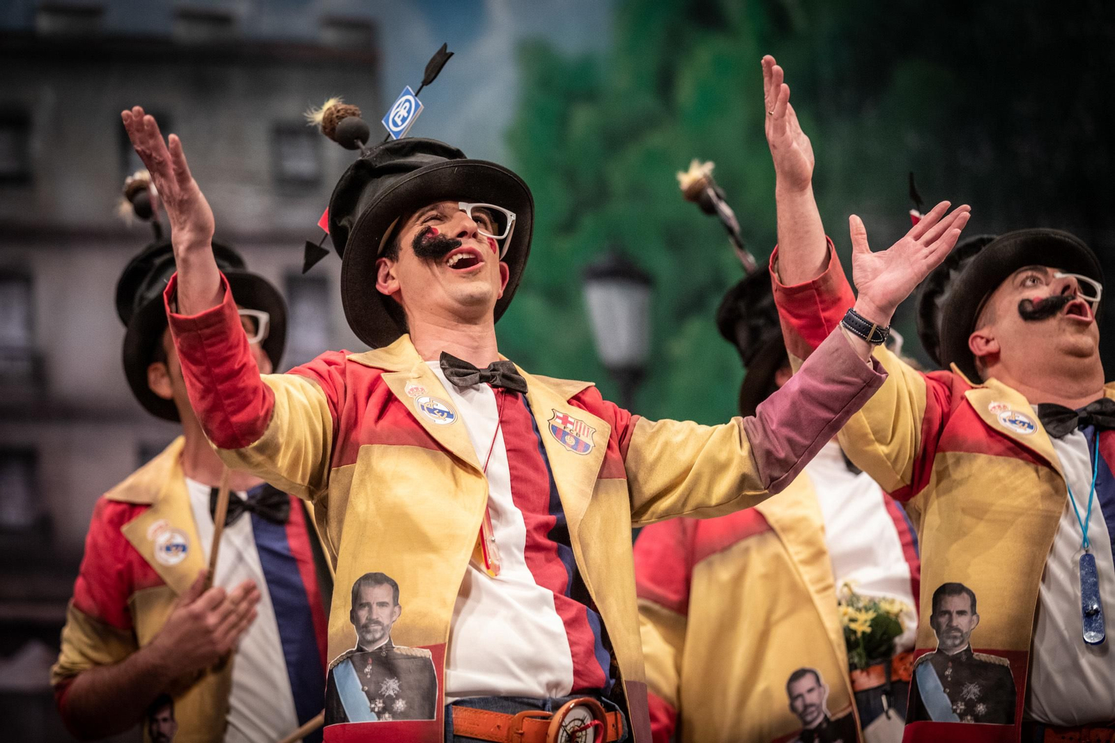 La chirigota 'El veleta' sobre las tablas del Falla