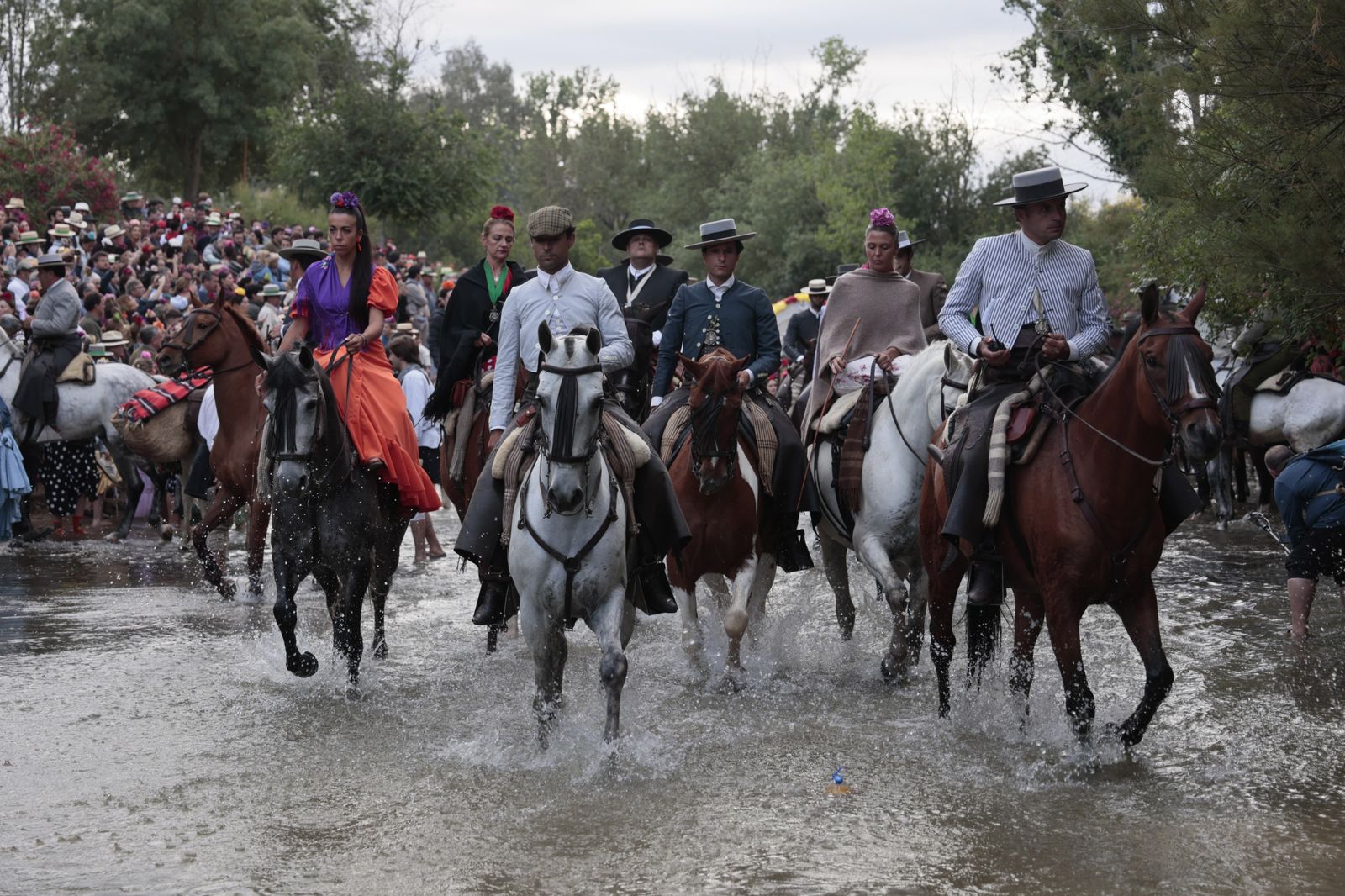 Las mejores imágenes del paso de Sevilla y Triana por el Quema