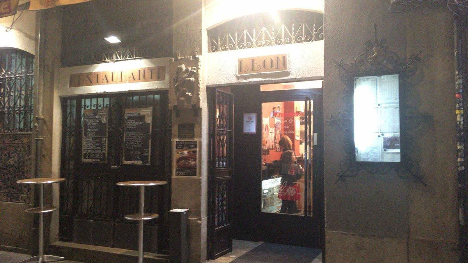 Entrada del Bar León