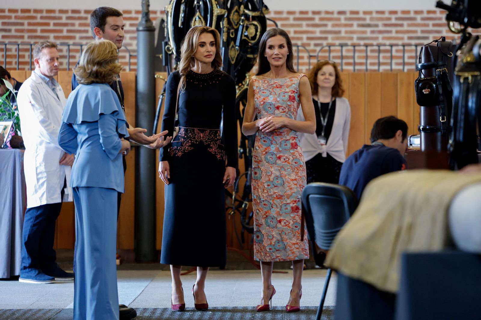 Rania y Letizia visitan las instalaciones