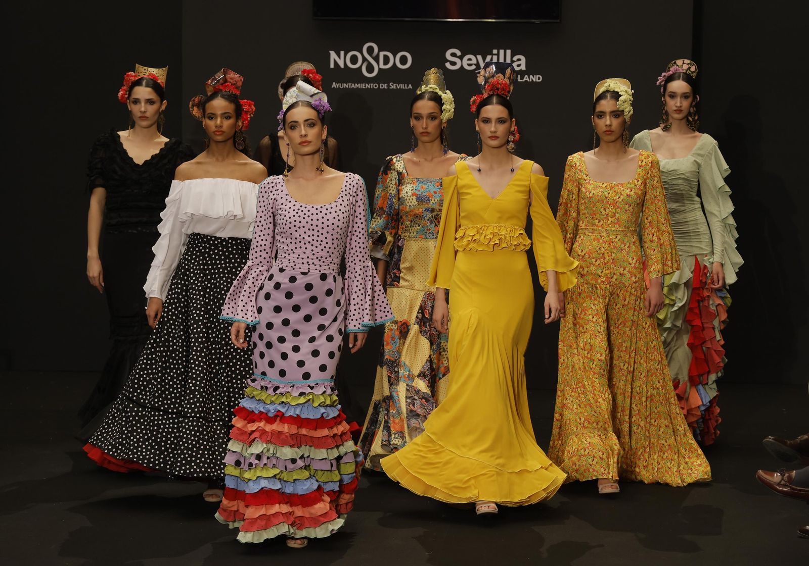 Emprende Lunares, el desfile de moda flamenca de Ángeles de María, que anticipa la Feria de Abril: todas las fotos.