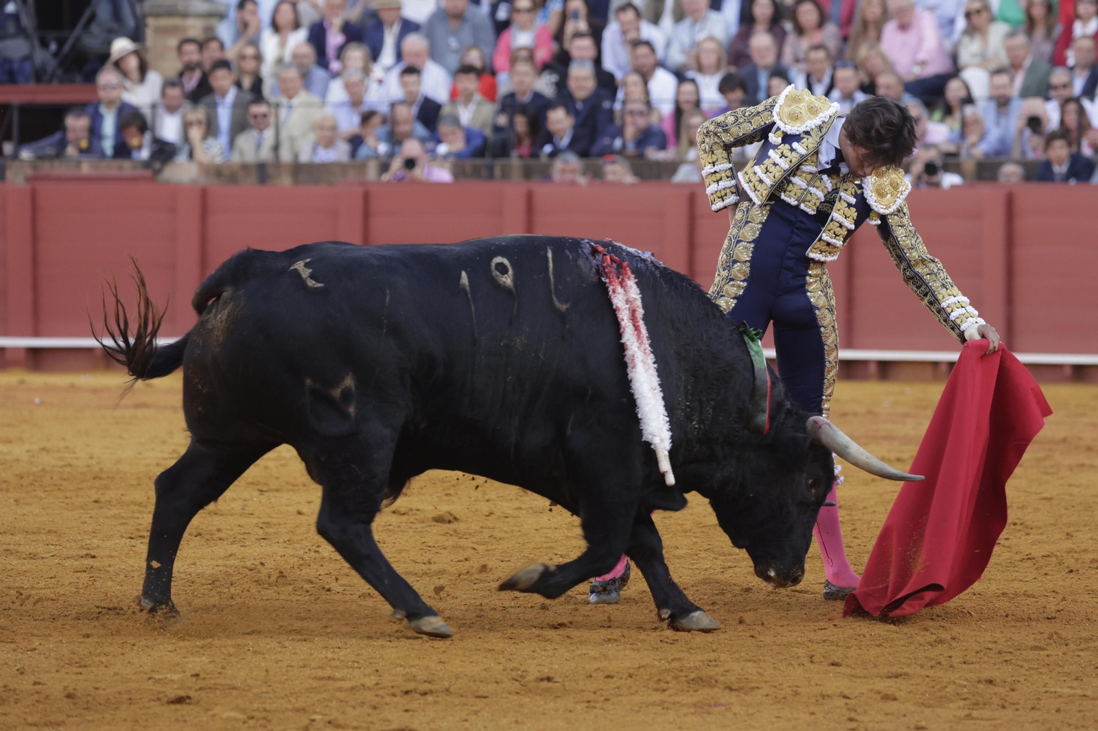 Las imágenes de la quinta corrida de abono en la Maestranza de Sevilla