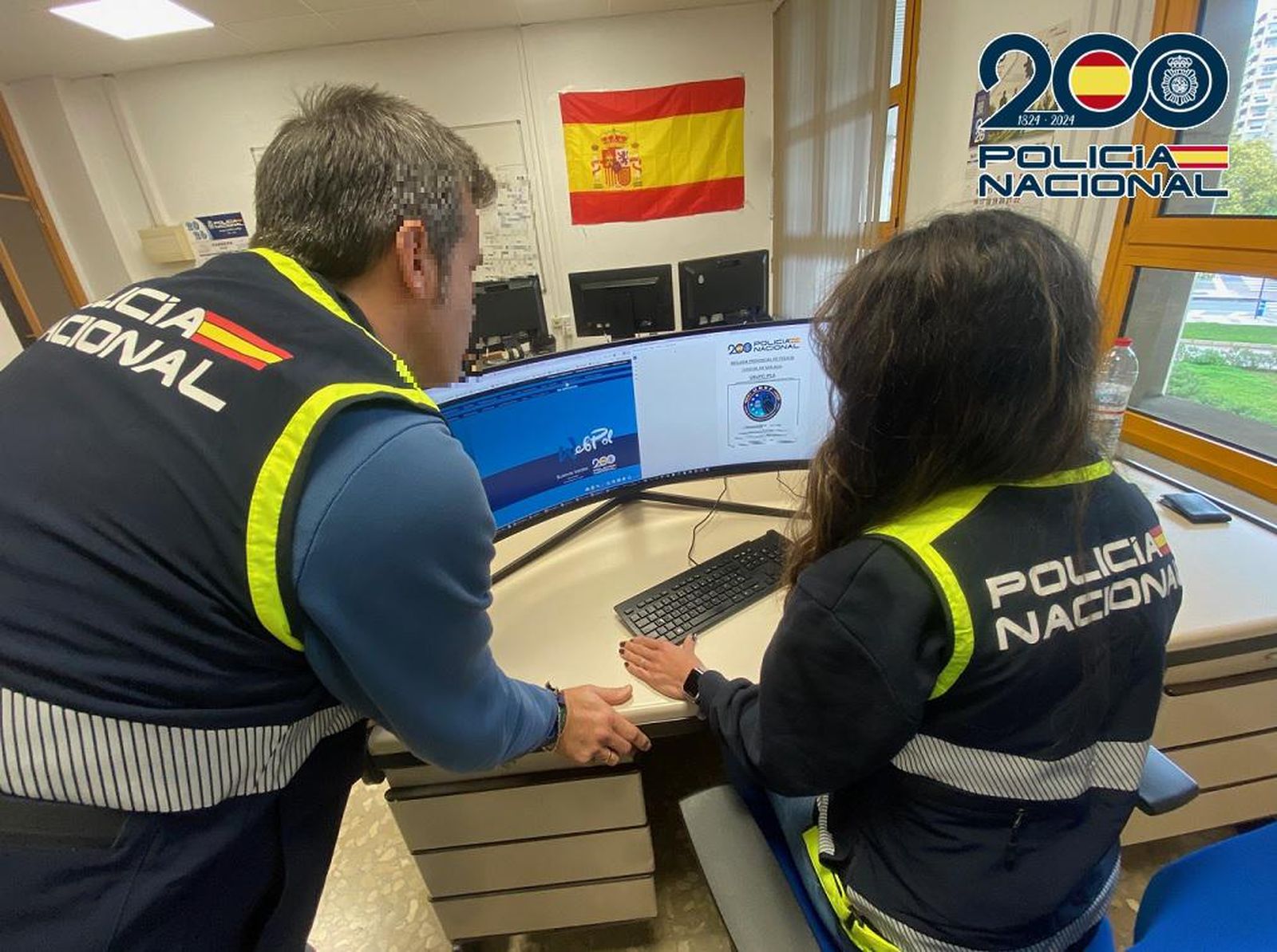 Dos policías nacionales.