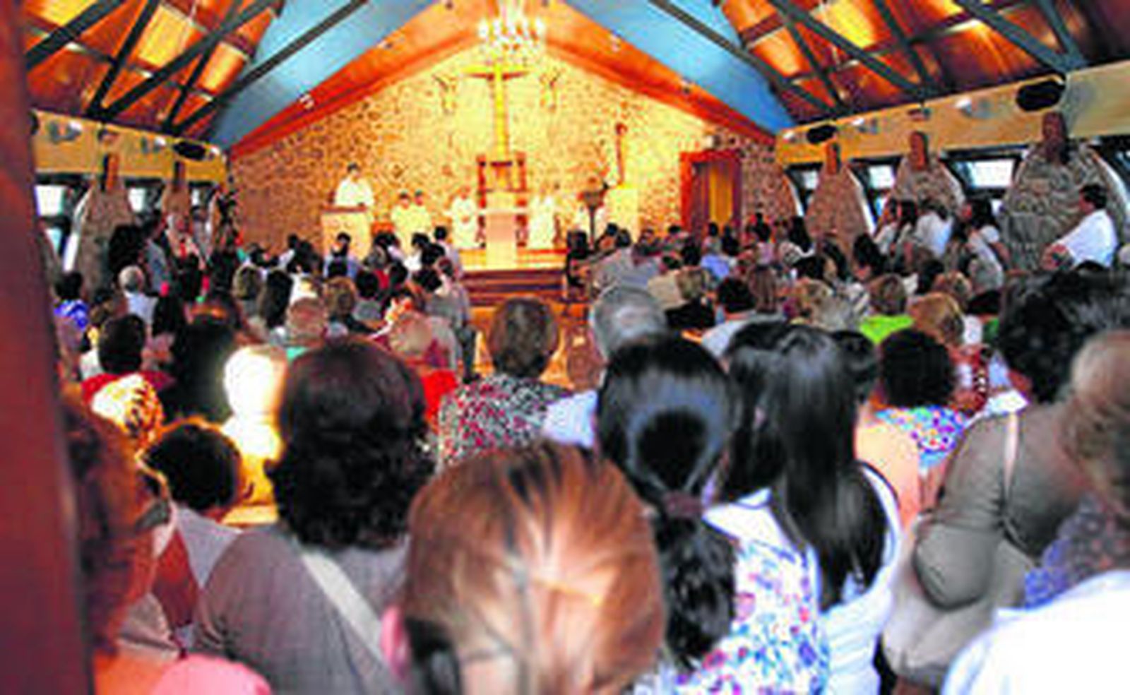 Un momento de la celebración que tuvo lugar ayer en la nueva capilla.