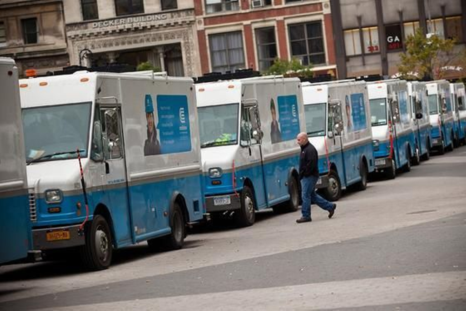 EEUU ya comienza a notar los efectos del huracán que afectará a zonas del litoral como la ciudad de Nueva York.

Foto: REUTERS / AFP