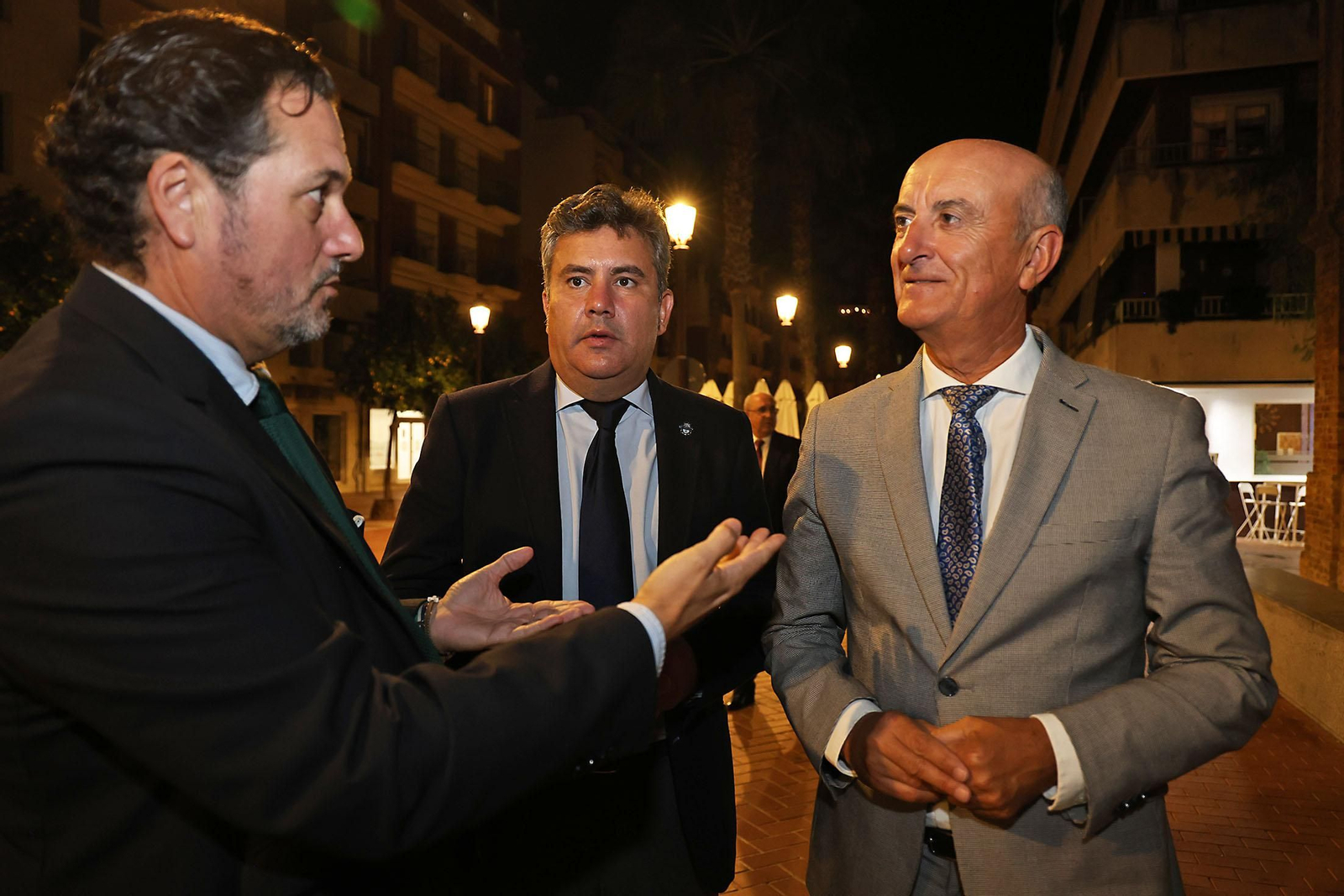 Imágenes de los invitados a la gala de los  37 premios Onubenses del Año