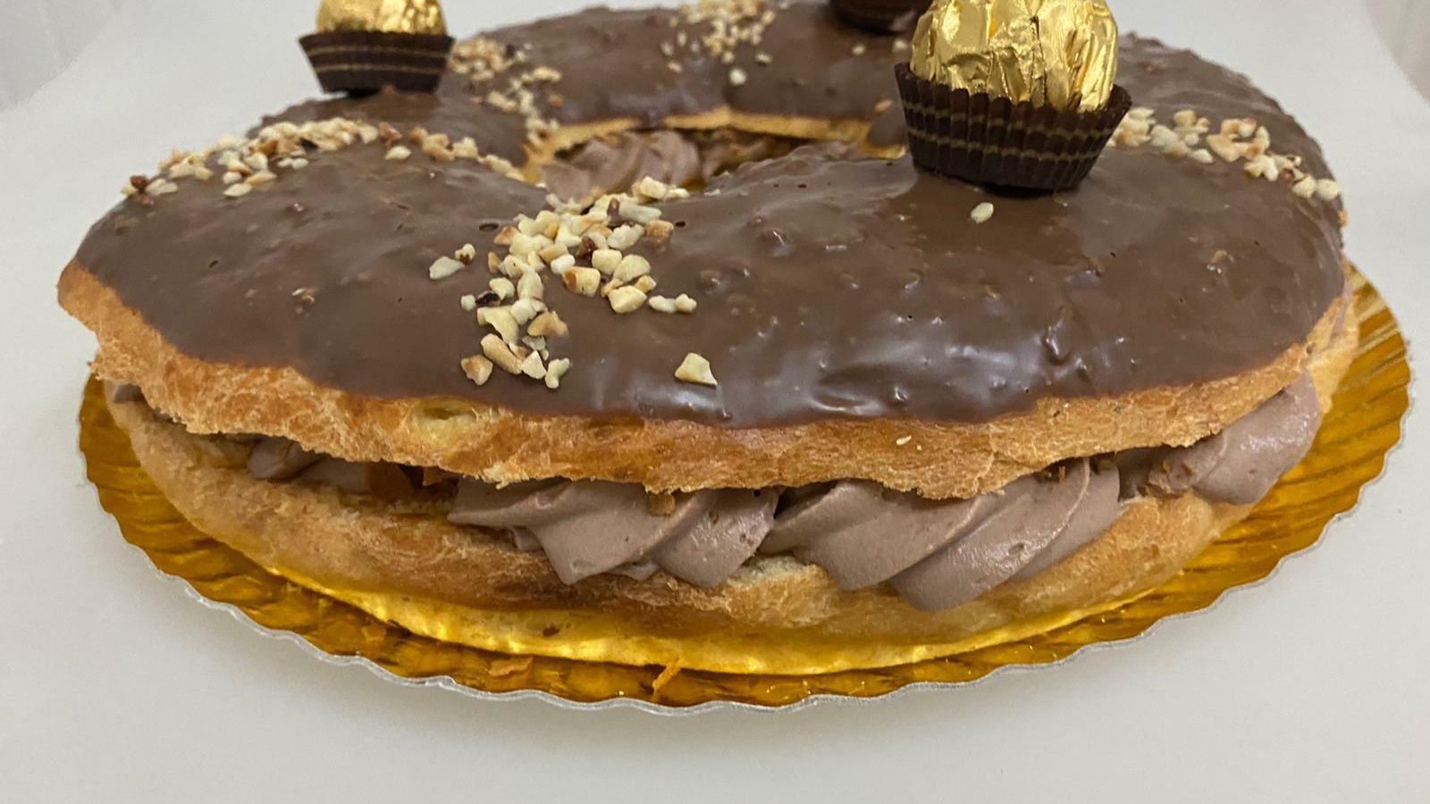 El original roscón de Reyes al Ferrero Rocher de La Rosa de Oro.