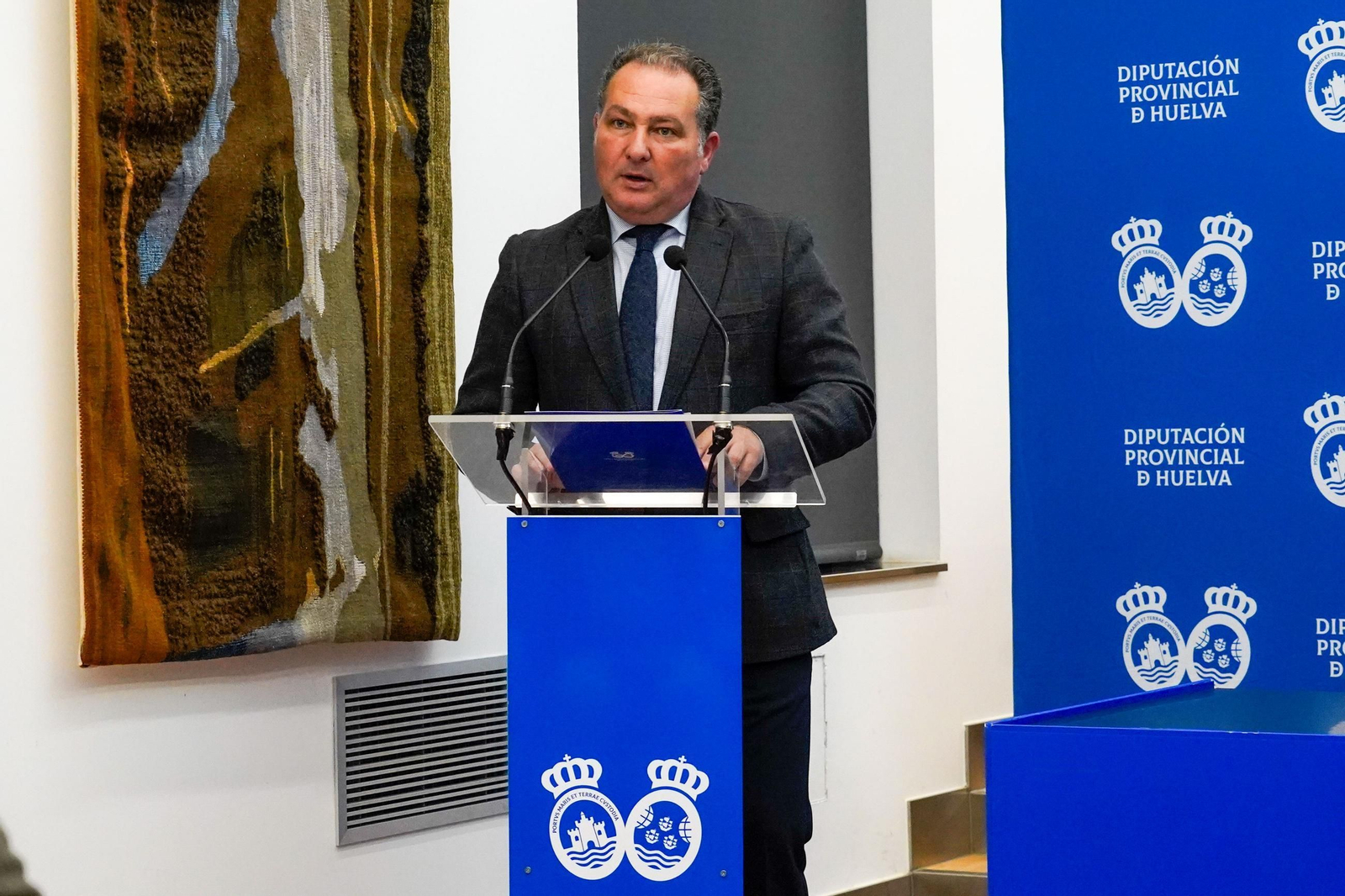 Imágenes de la presentación del libro 'Guerra en España' en Diputación