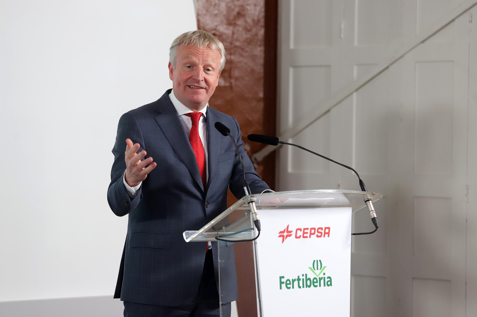 Imágenes de la firma del acuerdo entre Cepsa y Fertiberia para implantar el anillo de hidrógeno verde en Huelva