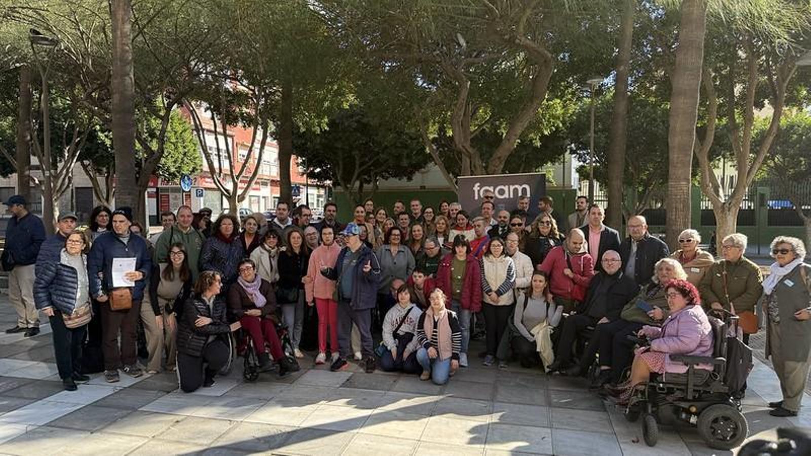 Miembros de asociaciones de personas con discapacidad en el acto.