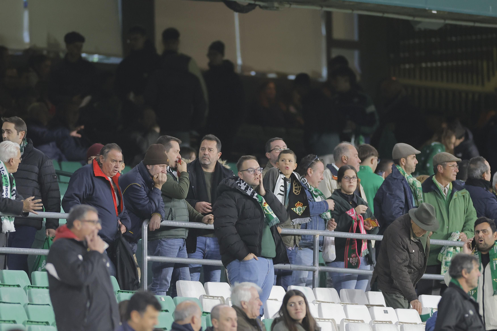 Búscate en las fotos del Betis-Girona