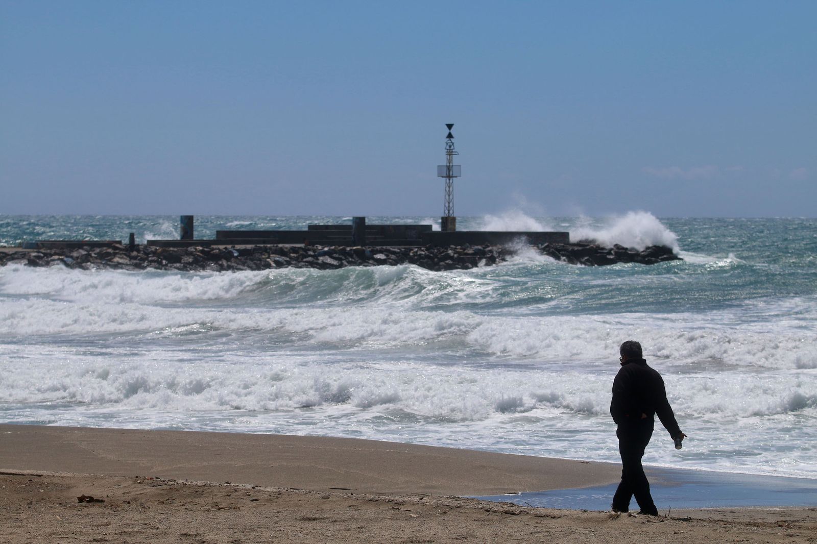 Temporal de viento en Almería capital.