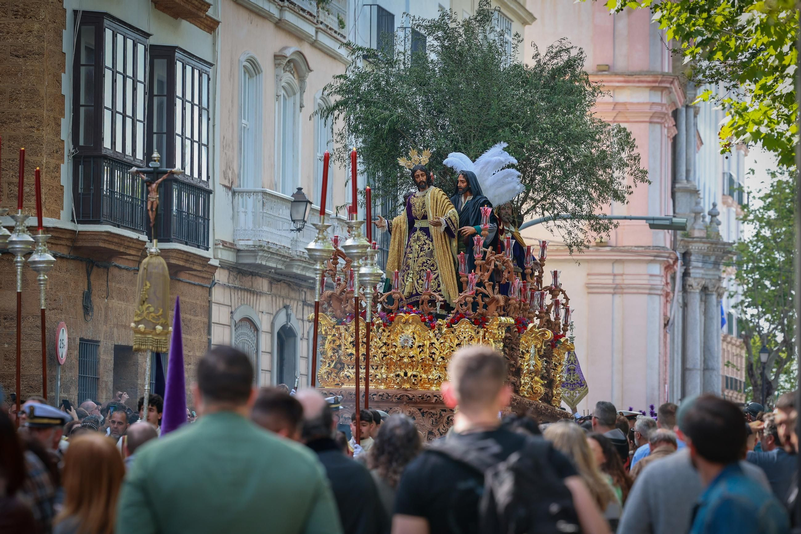 Imágenes de la salida del Prendimiento en la Semana Santa de Cádiz 2025