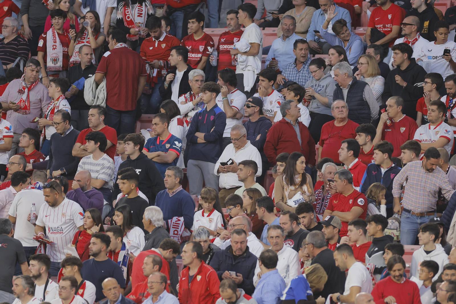 Búscate en las fotos del Sevilla-Betis