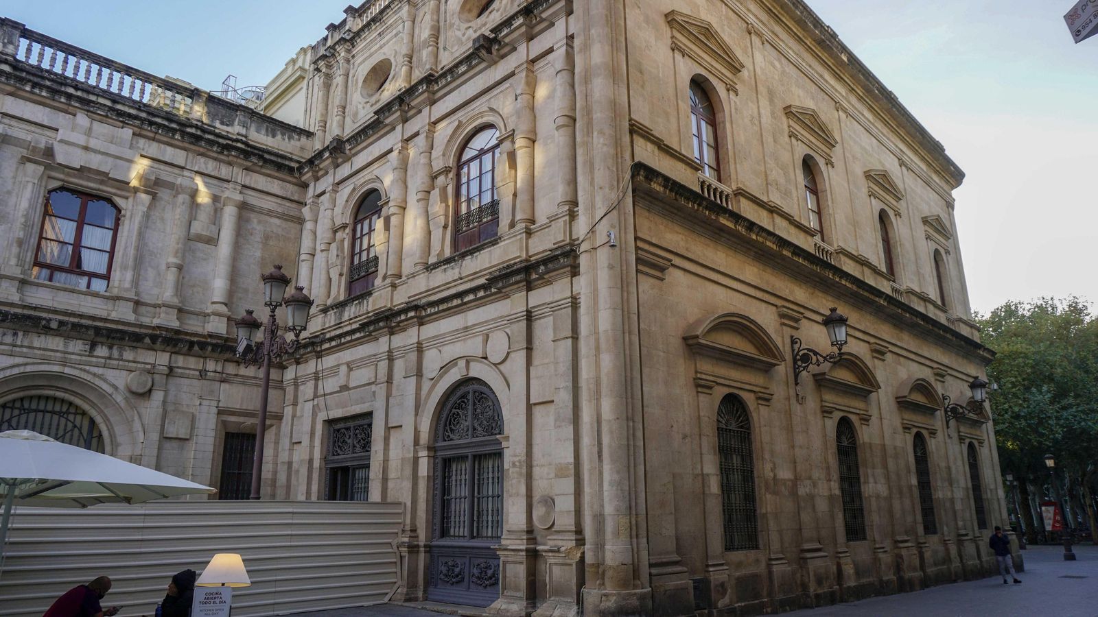 Tramos de fachadas a intervenir hacia la Plaza de San Francisco y la calle Granada.
