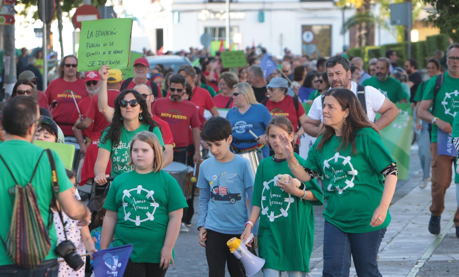 Manifestación por la Escuela Pública por las calle de Jerez