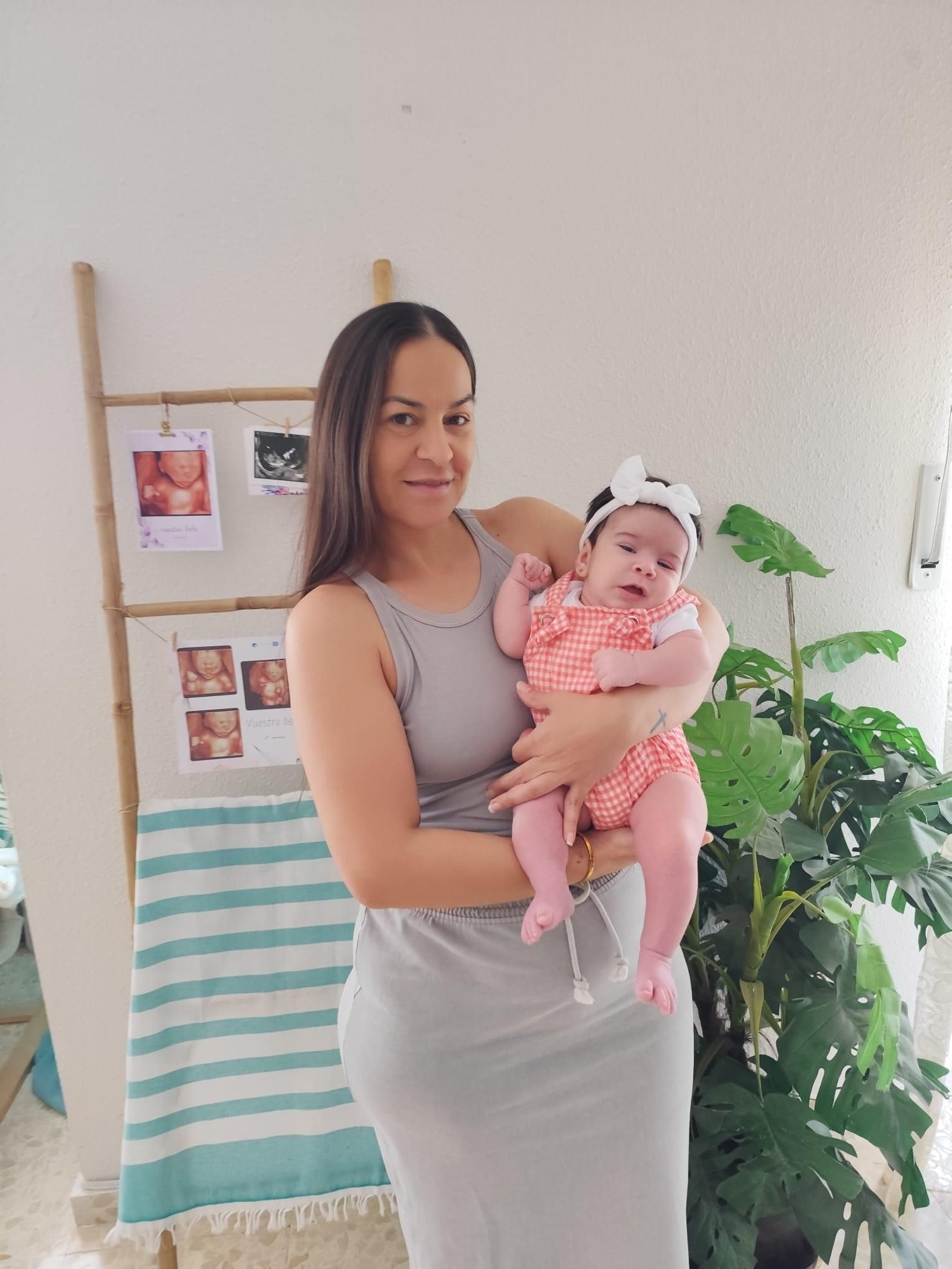 Rocío Martínez junto a la pequeña Martina en una imagen reciente.