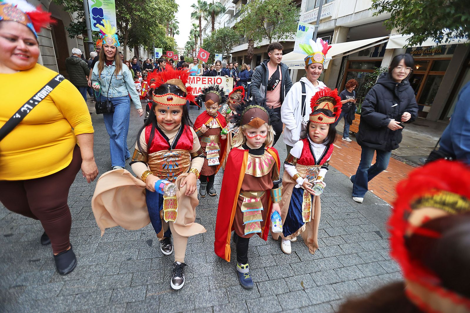 Imágenes del desfile “Un paseo por la historia”  de los niños del colegio Funcadia de Huelva