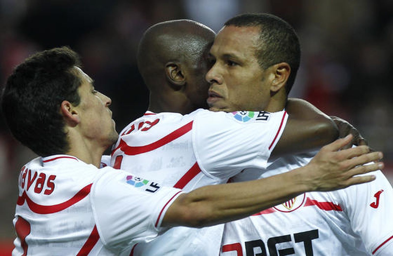 Tres goles de Luis Fabiano devuelven la alegría a los de Nervión en Liga.

Foto: Antonio Pizarro