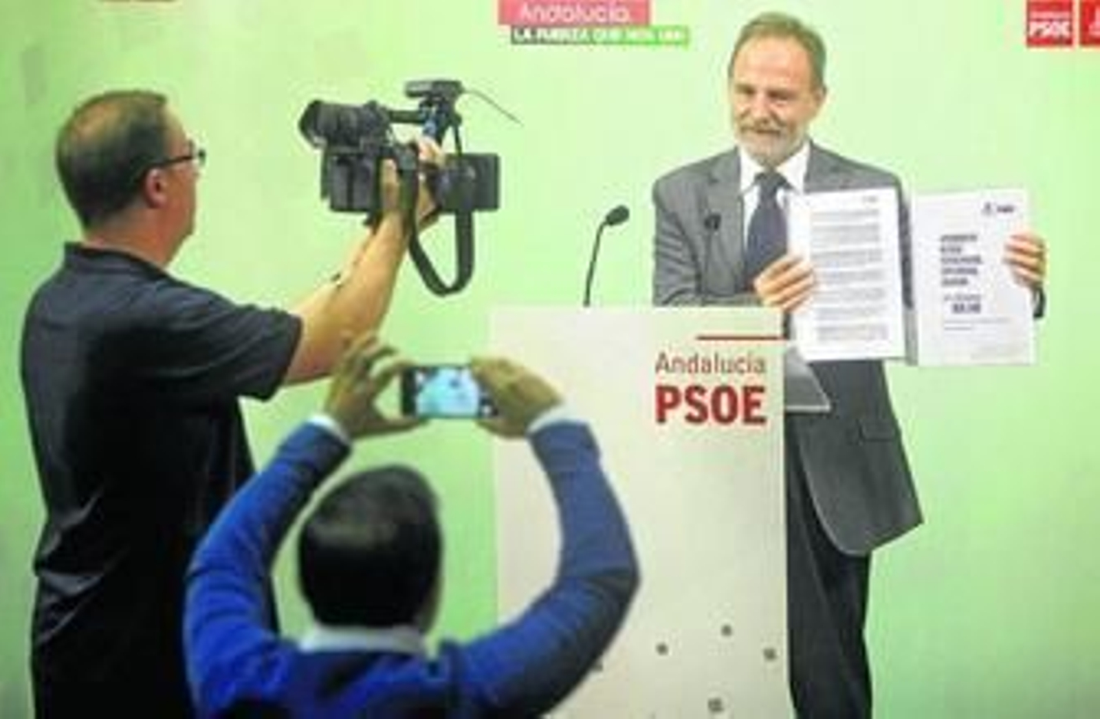 Salvador de la Encina durante la rueda de prensa, ayer en la sede provincial de San Antonio.