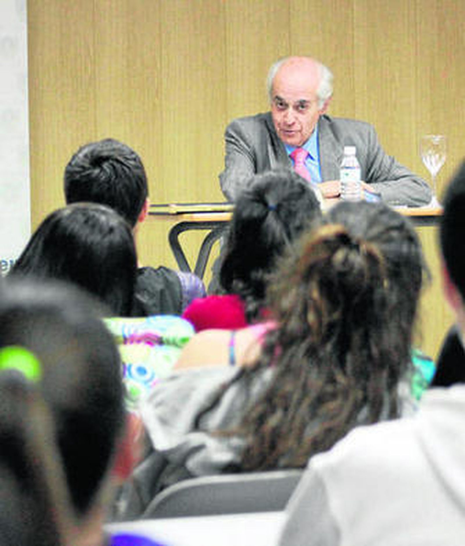 Jerónimo Sánchez Blanco, durante su charla en Los Pinos.
