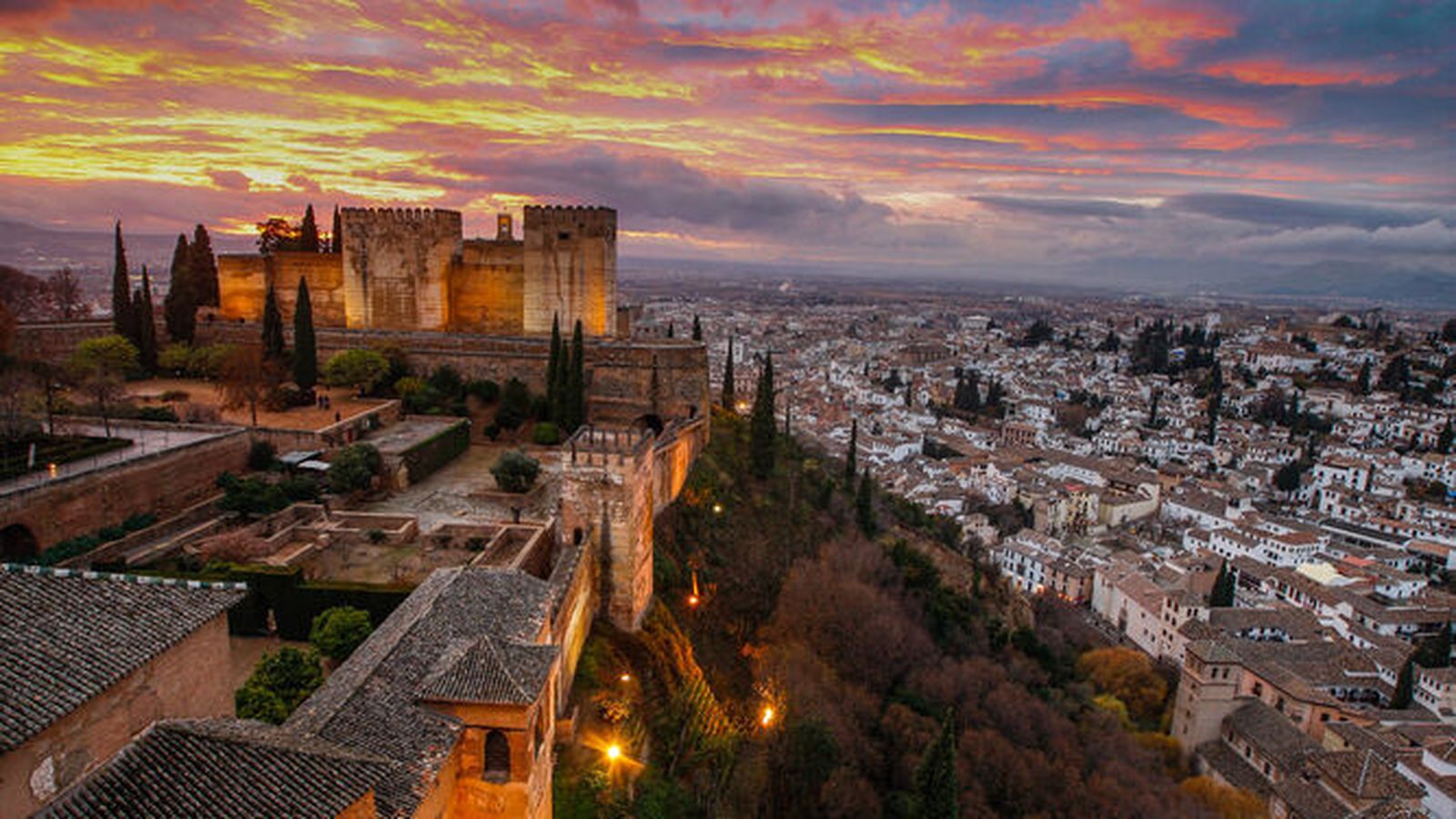 Vista-Alhambra-parte-ciudad-Granada_1628247405_146999024_667x375