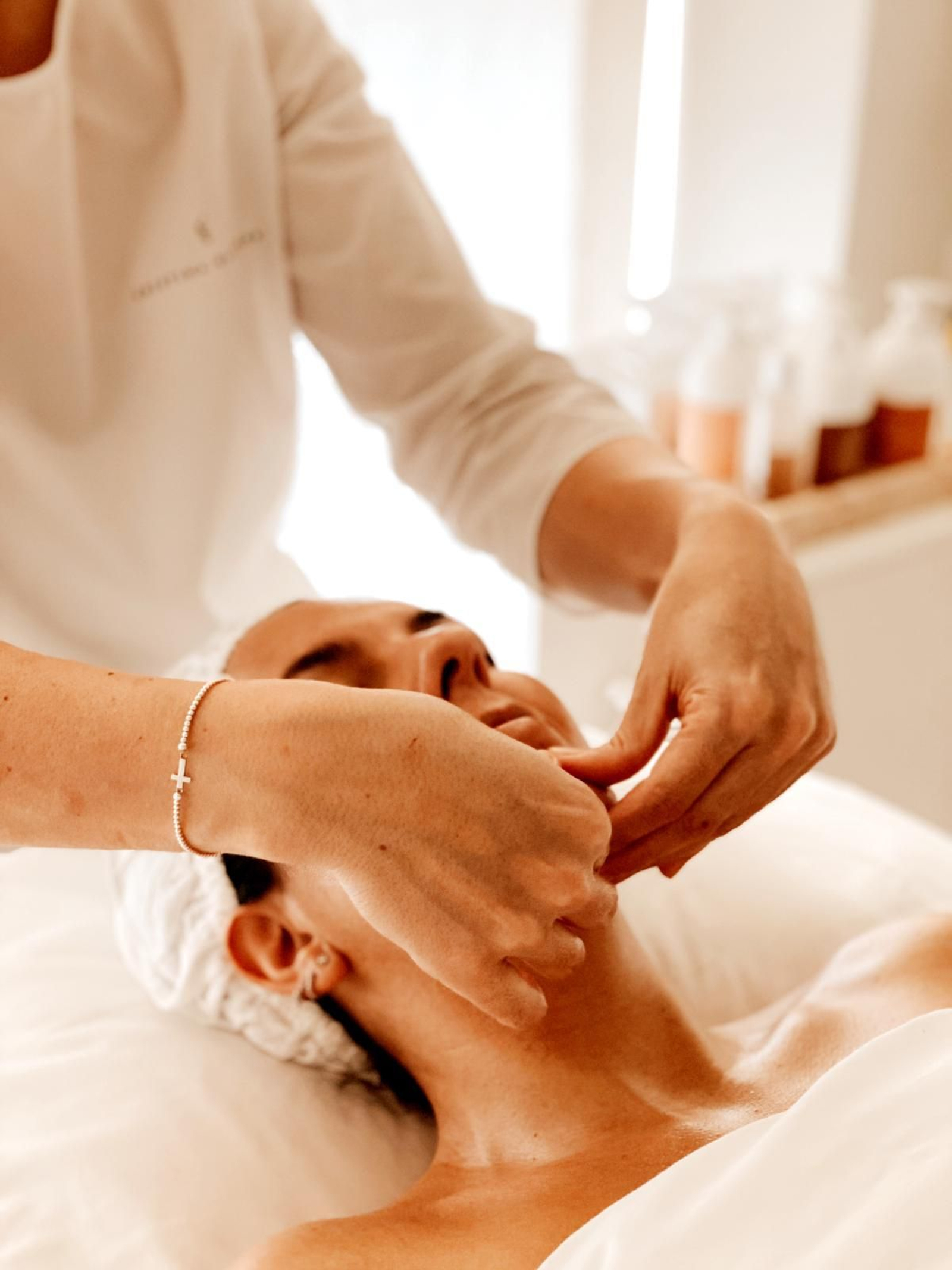 La limpieza, la hidratación y la aplicación de un protector solar son clave en el cuidado facial. La limpieza, la hidratación y la aplicación de un protector solar son clave en el cuidado facial.