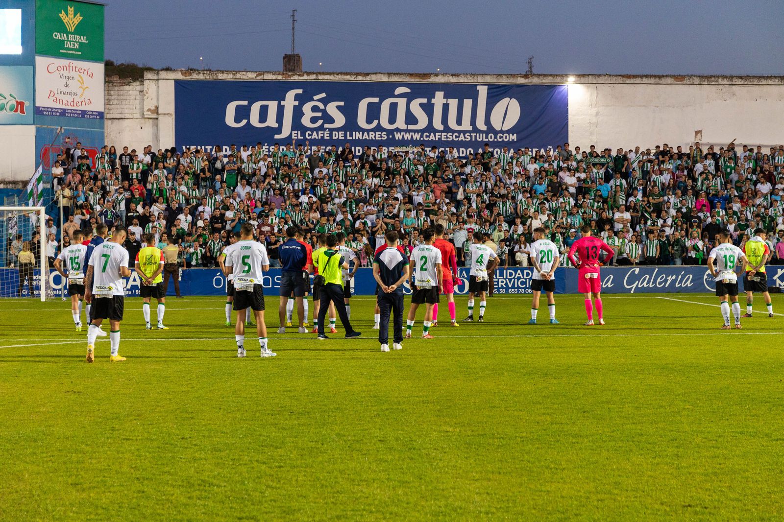 Las imágenes de la afición del Córdoba CF en Linares