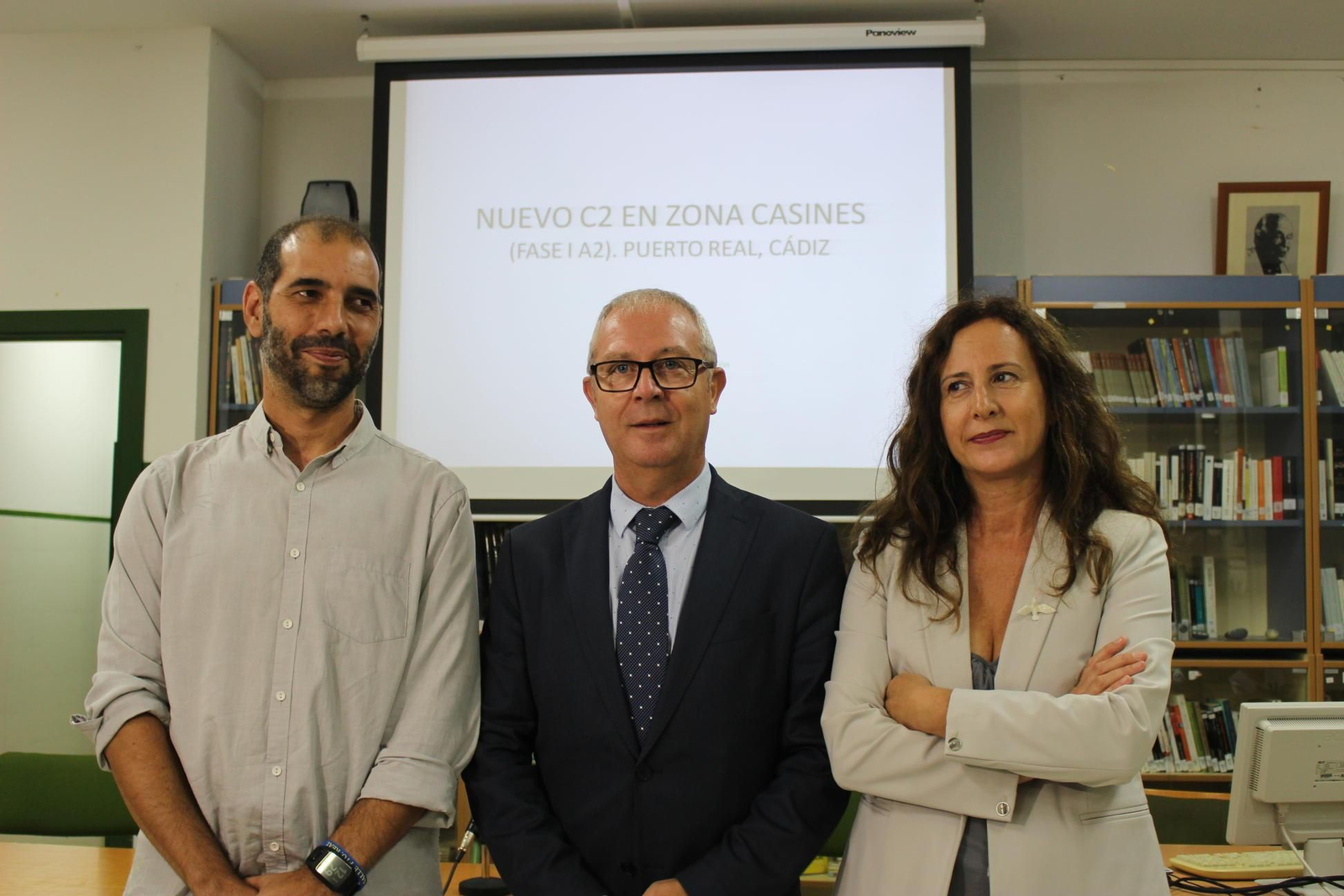 Antonio Romero, Juan Luis Belizón y Remedios Palma, en la presentación del proyecto del colegio de Casines, ayer en Puerto Real.