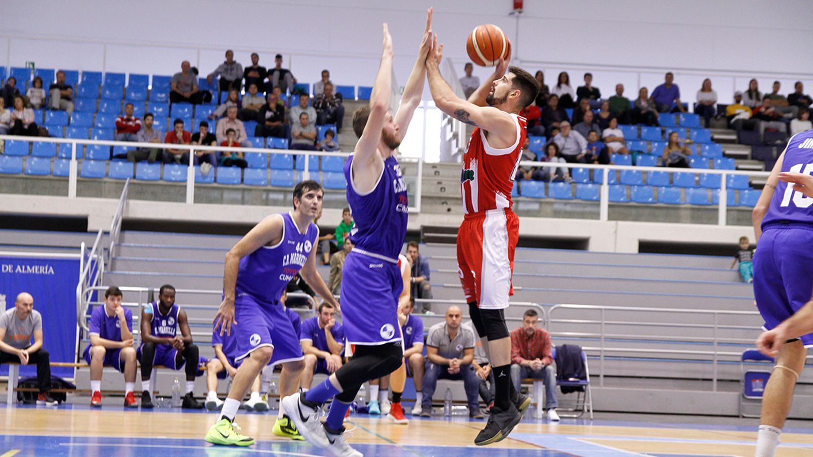 Cristian Ramón en el duelo ante Marbella