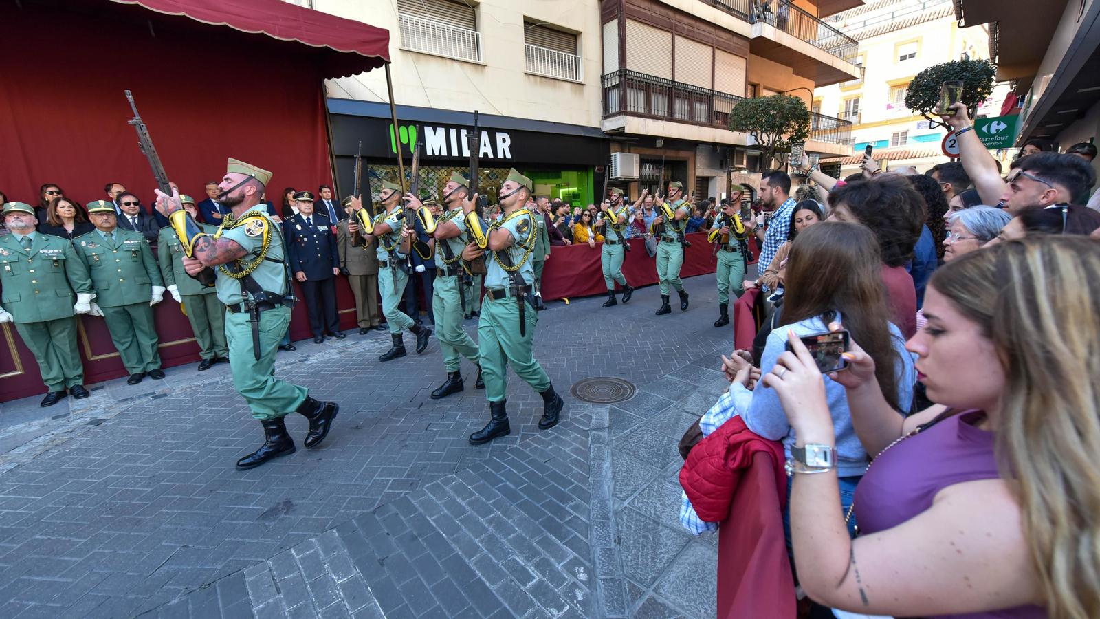 Fotos del Lunes Santo en Algeciras: Desfile de La Legión
