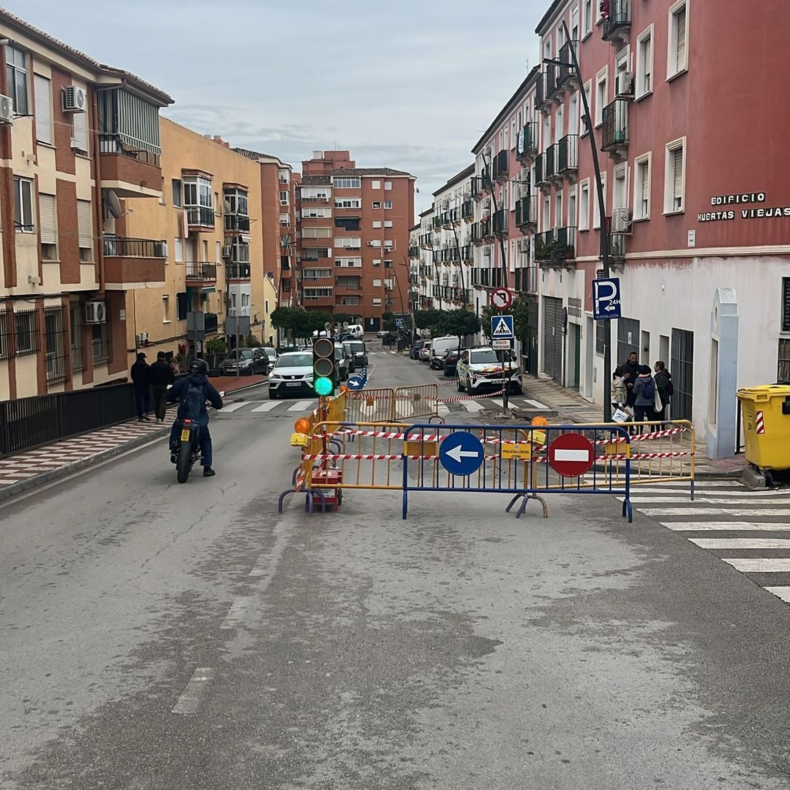 La carretera en la que se ha abierto el socavón