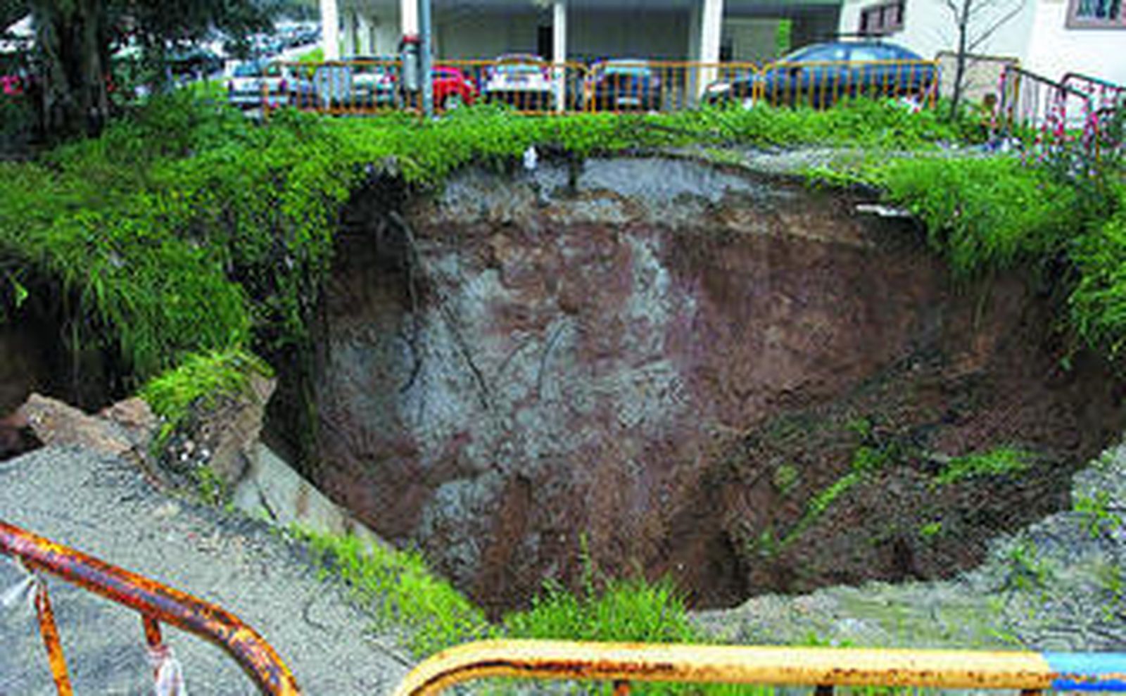 Un gran socavón en Algeciras