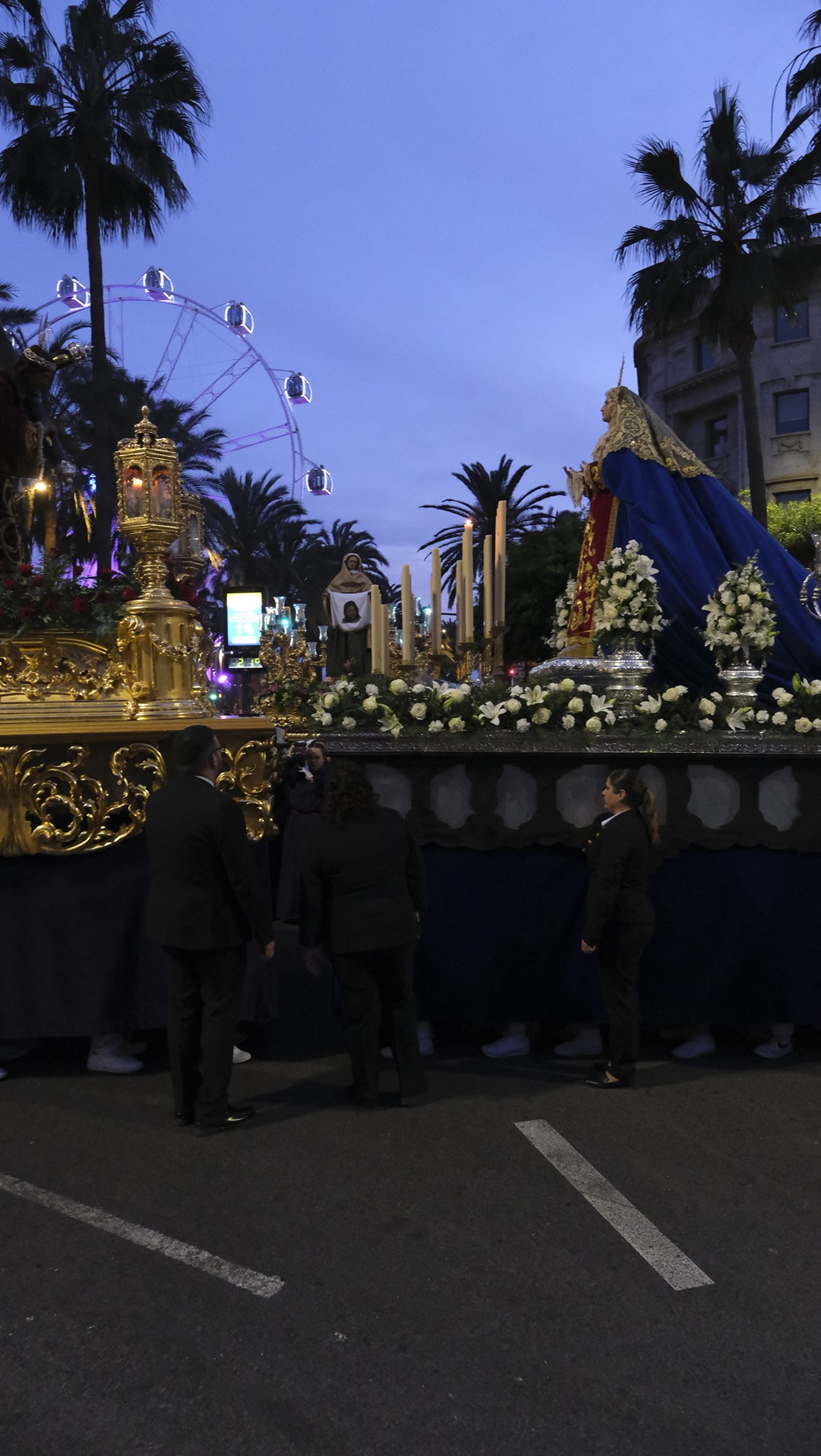 La procesión del Encuentro por las calles de Almería, en imágenes