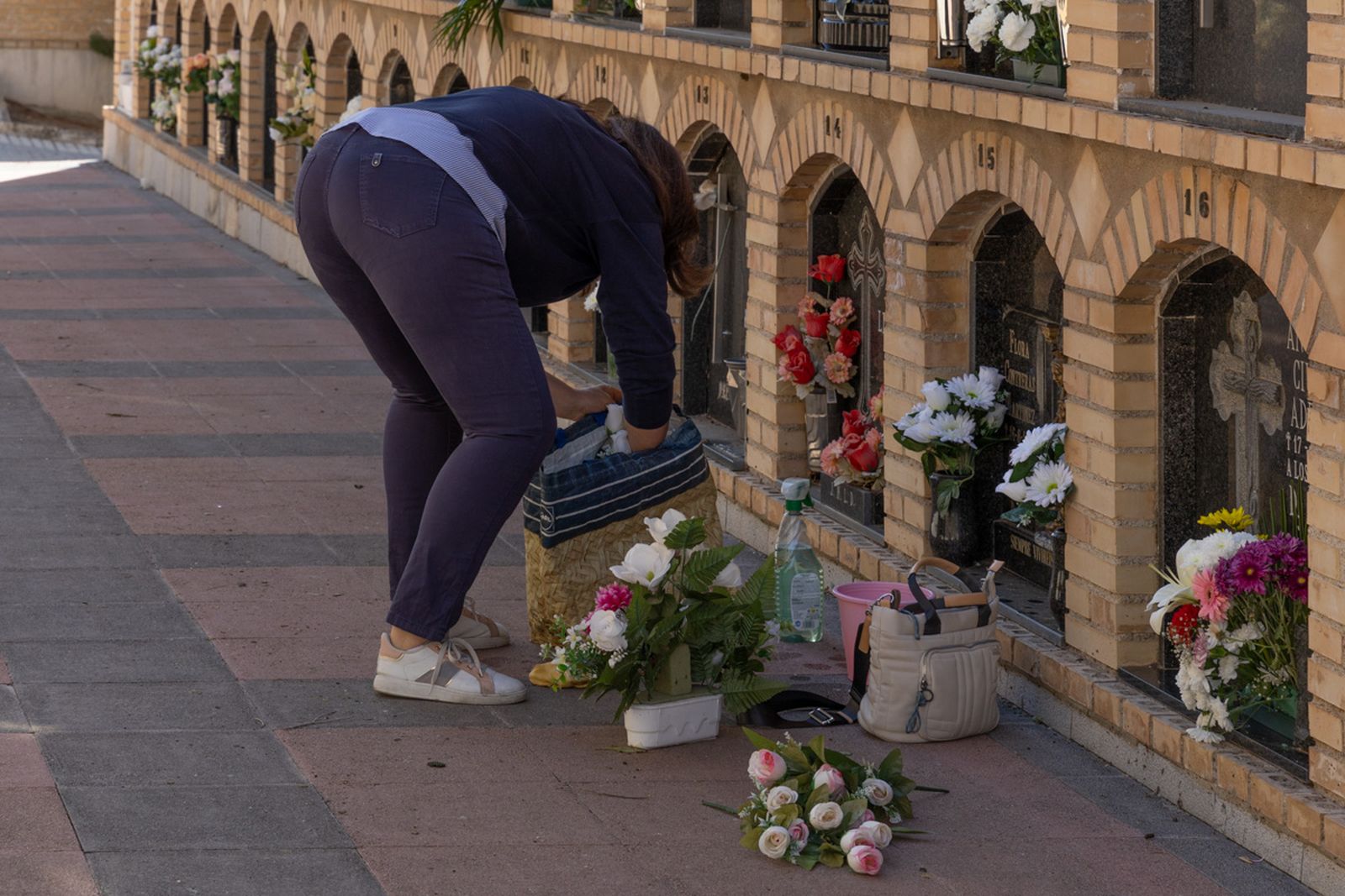 Día de Los Santos en el cementerio de San Fernando y San Eufrasio de Jaén, en imágenes