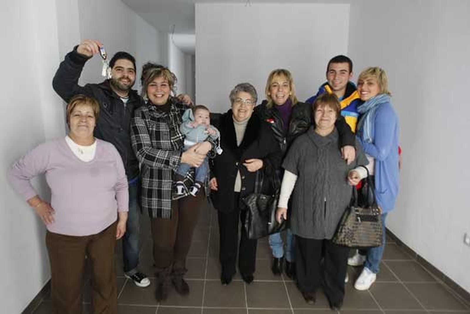 Teófila Martínez entrega las llaves de las viviendas construidas en Botica, 27

Foto: Jose Braza