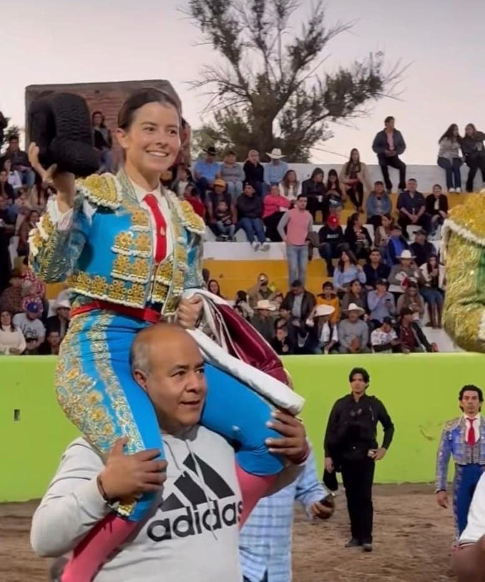 Miriam Cabas, a hombros el pasado día 25 en Villa de Reyes (México)