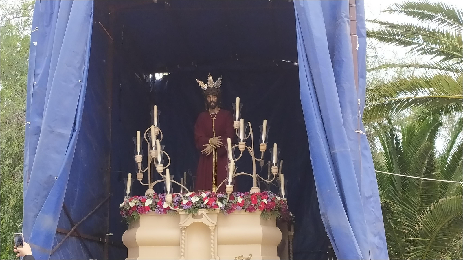 Las imágenes de la primera salida del nuevo Cristo de La Almadraba en San Fernando