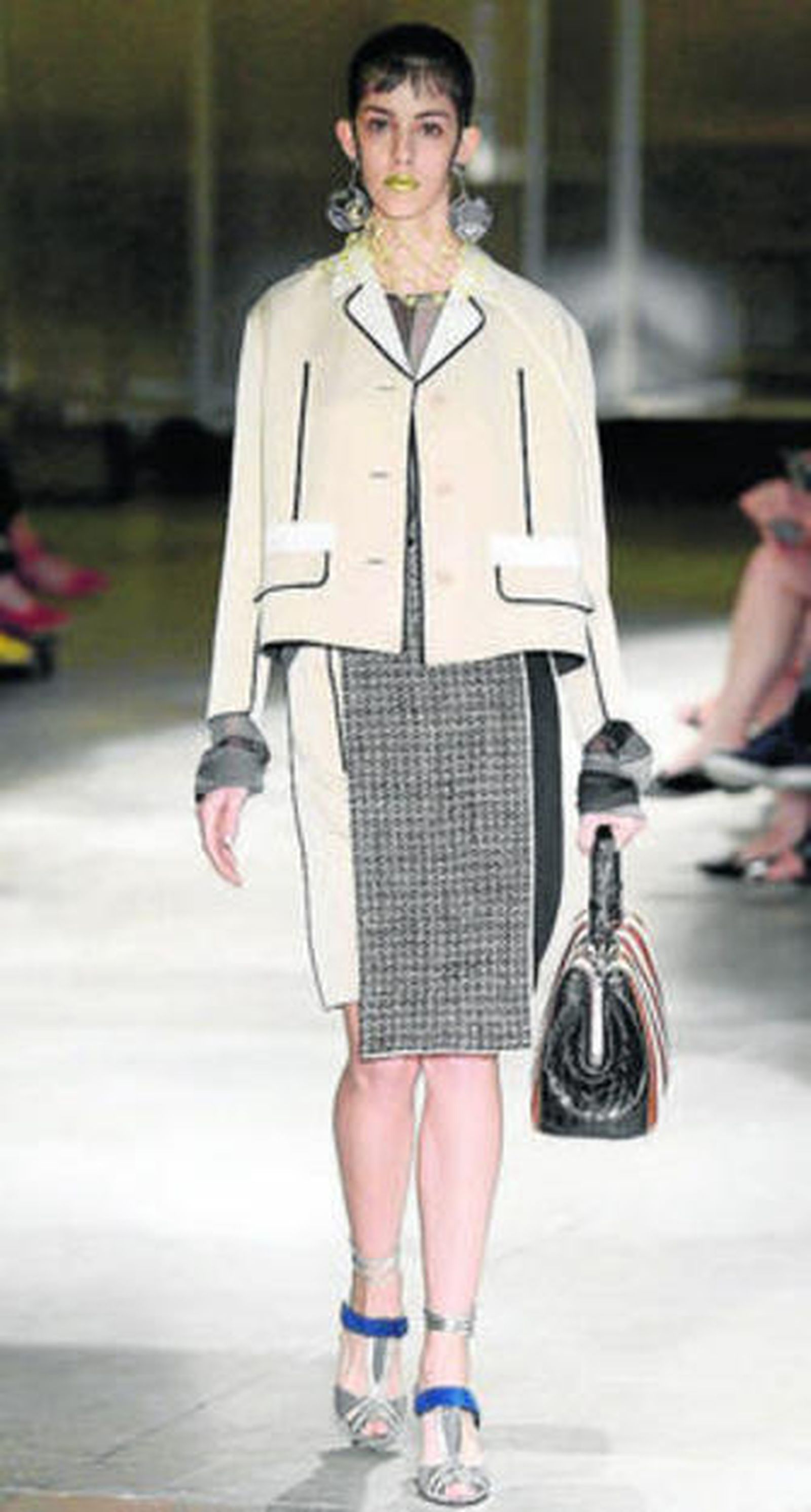 La joven jerezana abrió el desfile de Prada en Milán.