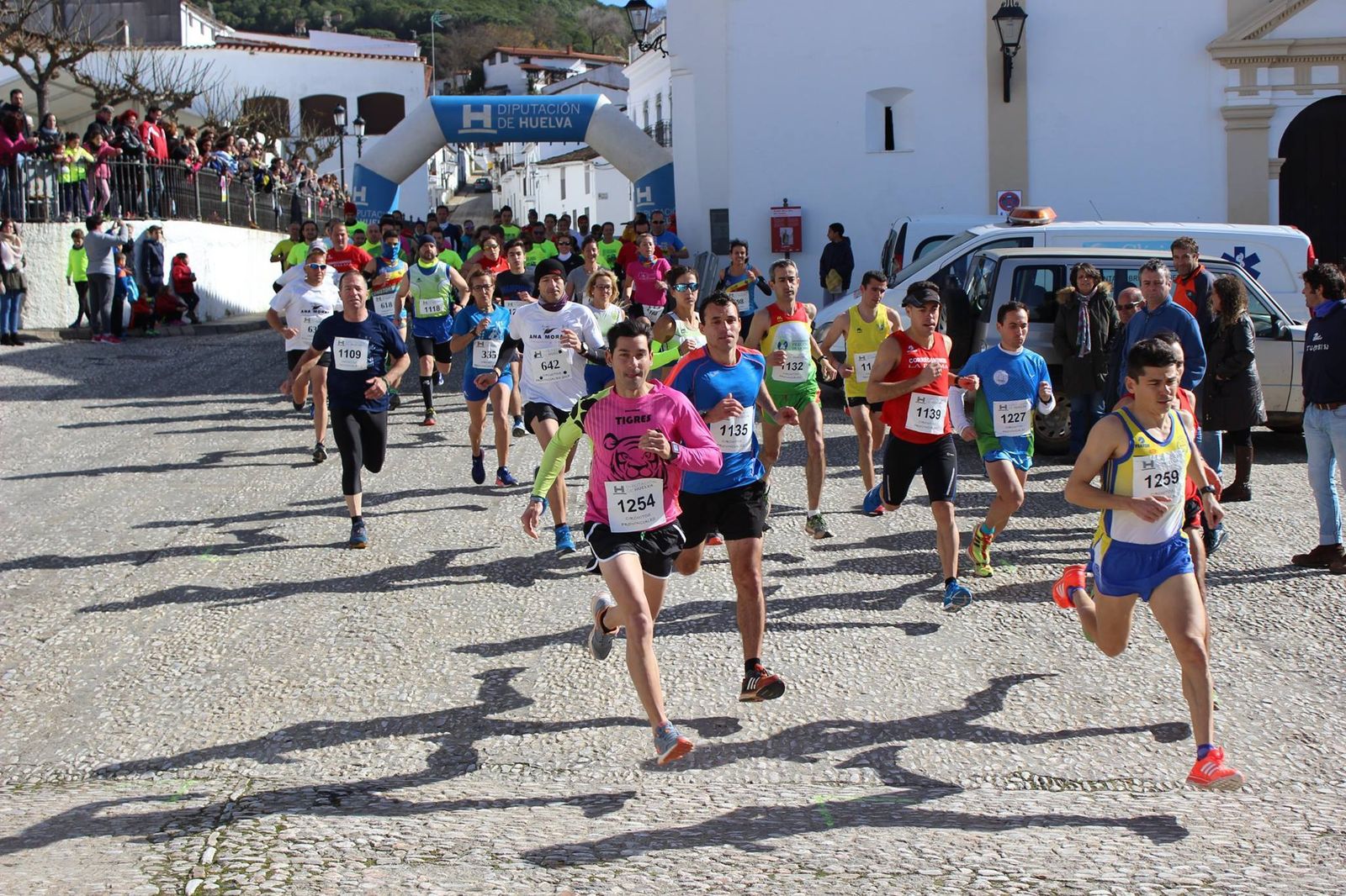 Varios atletas, en pleno esfuerzo durante el Cross del Agua.