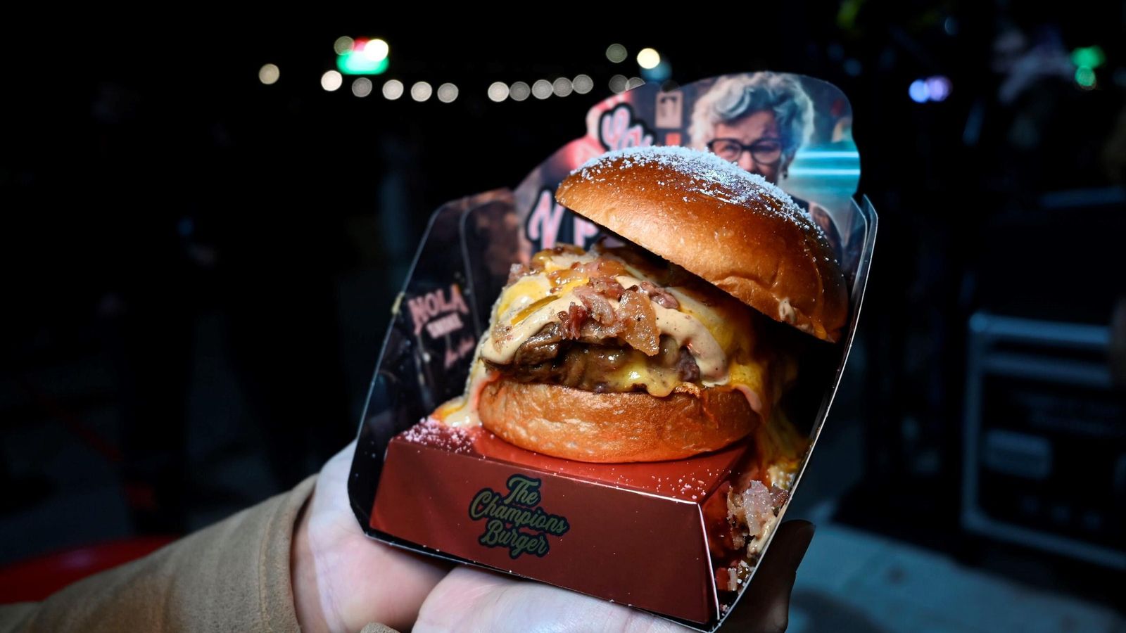 Una de las hamburguesas que se pueden comer en The Champions Burger Córdoba.