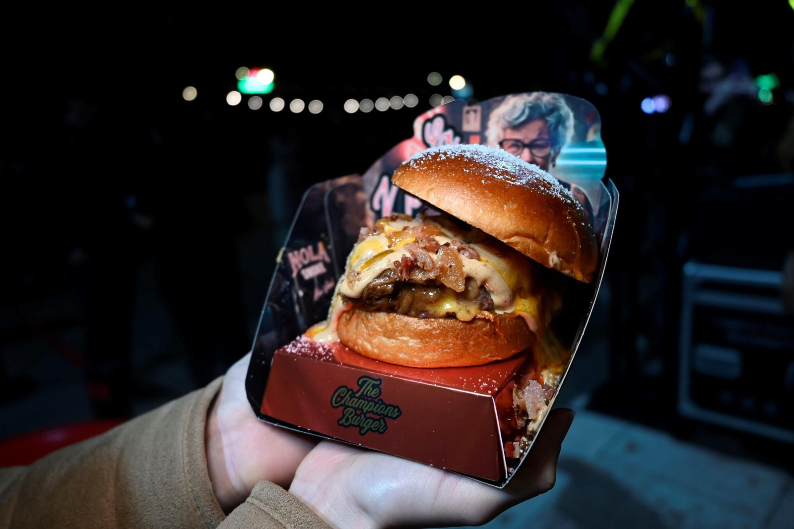 The champions burger (11495357).jpg