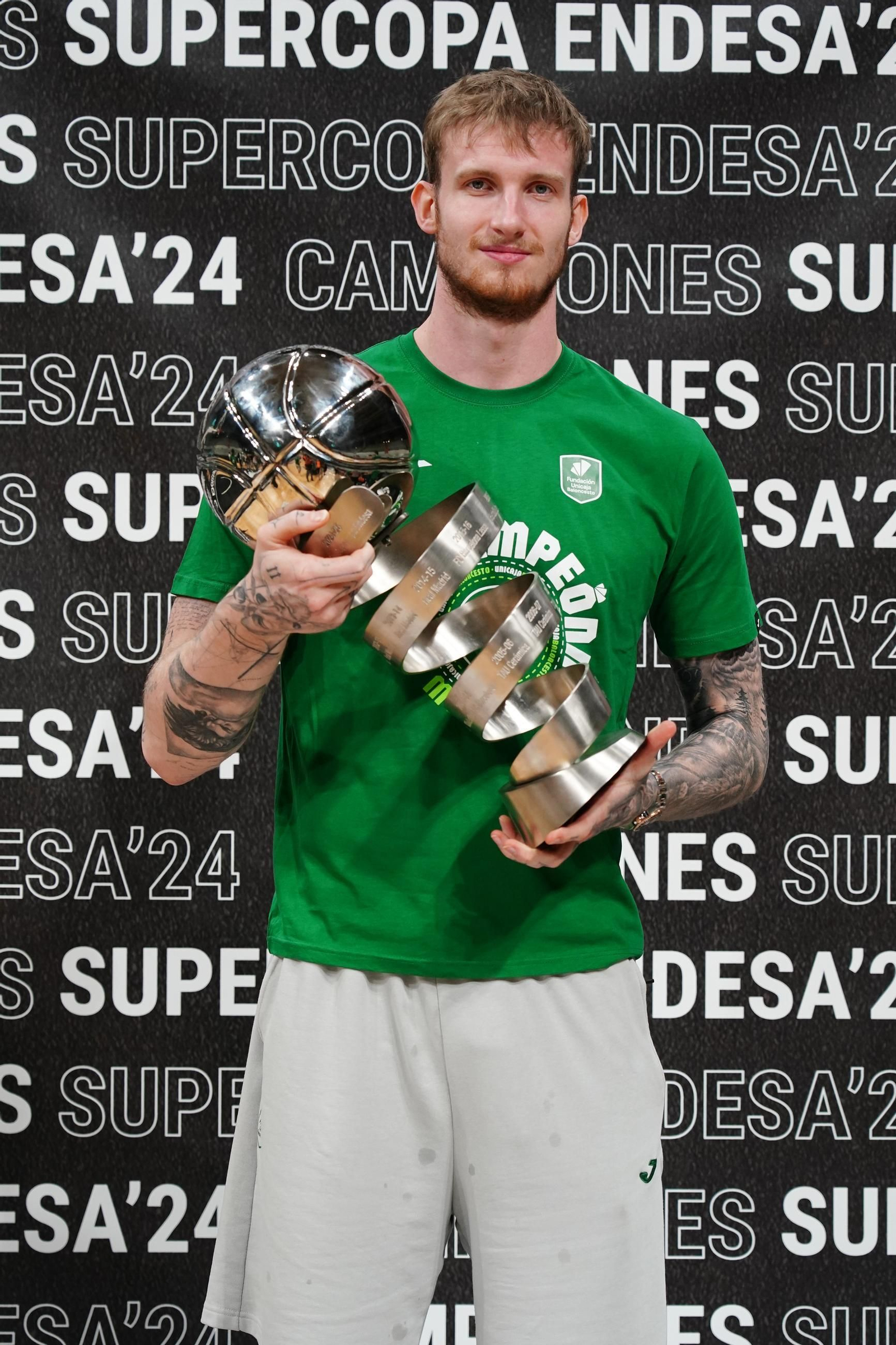 La sesión de fotos de los supercampeones de la ACB