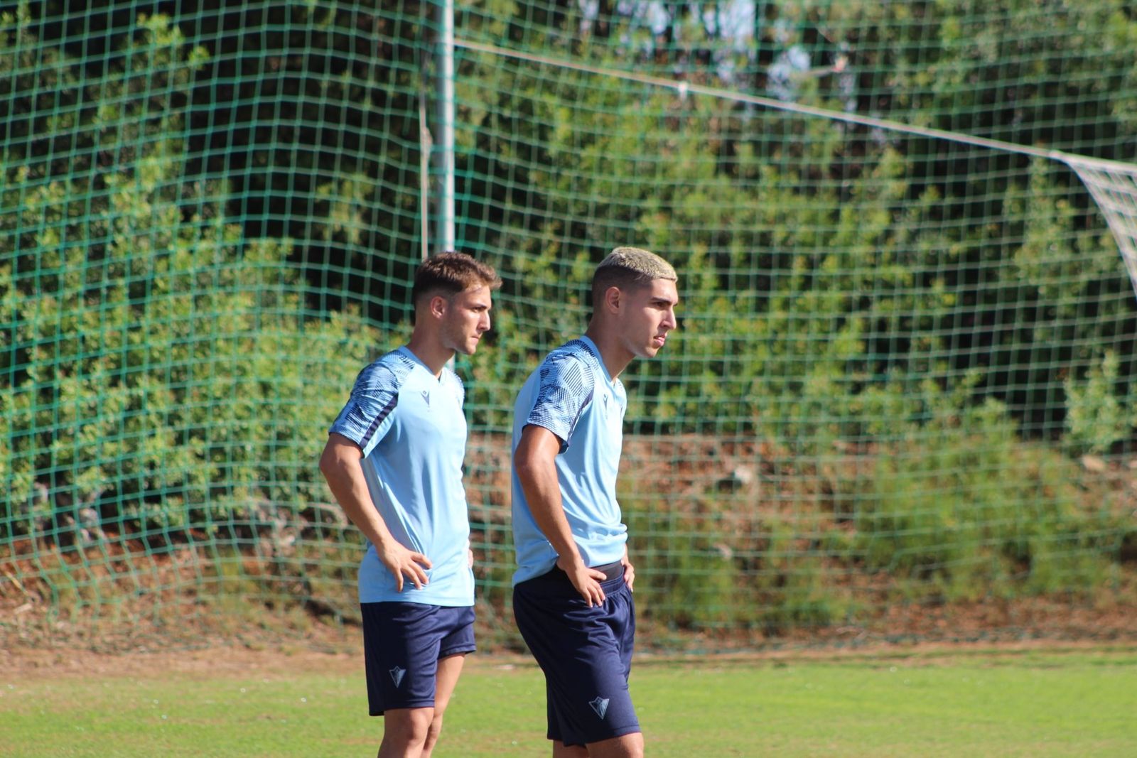 Marcos Denia y Borja Vázquez, atentos a las indicaciones.