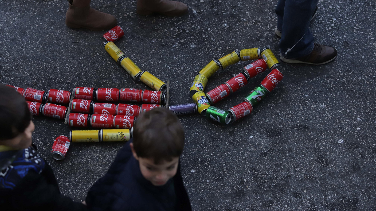 Imágenes del arrastre de latas en Algeciras