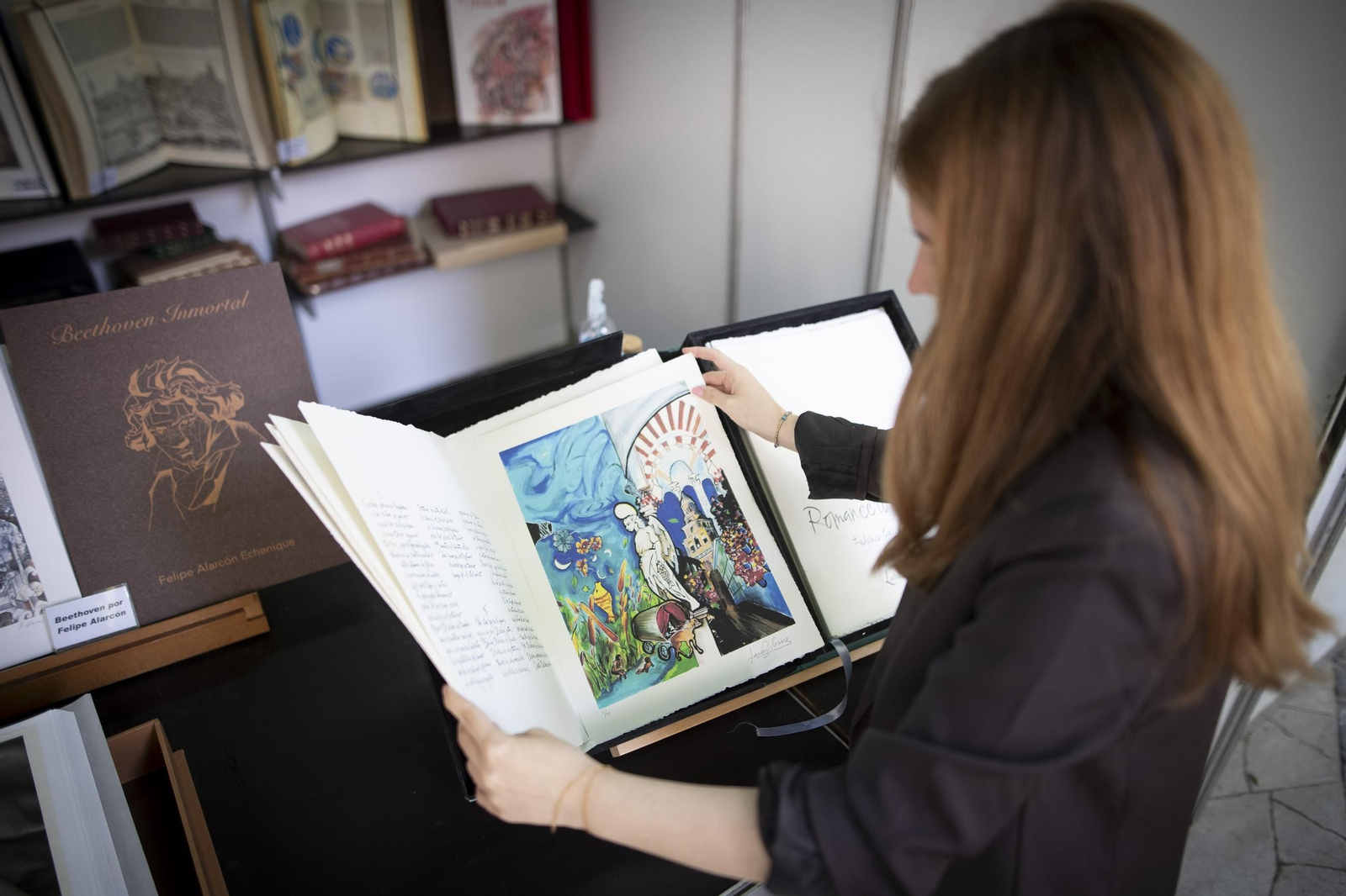 Así ha vivido Granada el primer día de la Feria del Libro