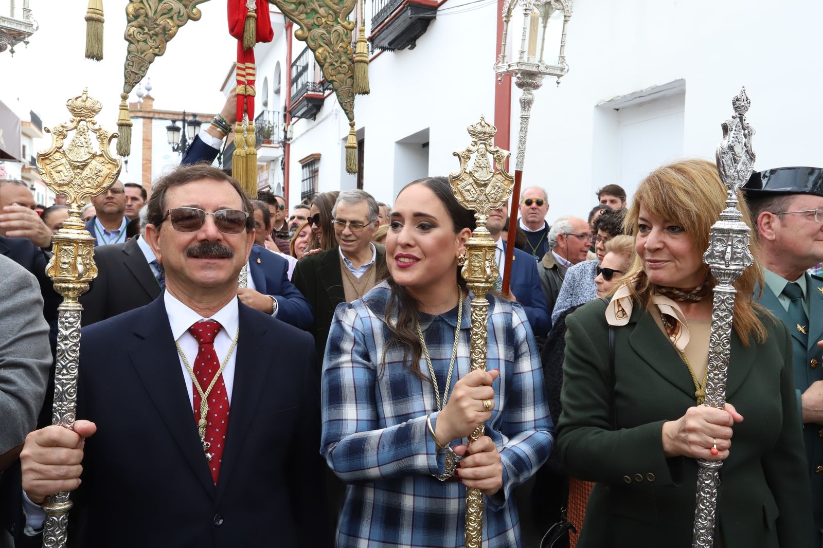 Imágenes de la misa de la Hermandad del Rocío de Huelva ante la Virgen del Rocío
